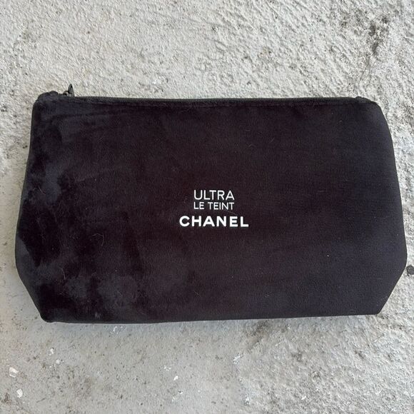 Chanel velour make up bag - Picture 1 of 4